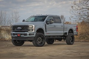 Ford F-250 Super Duty Suspension Lift Kit - Rough Country - M1 - '23-'26